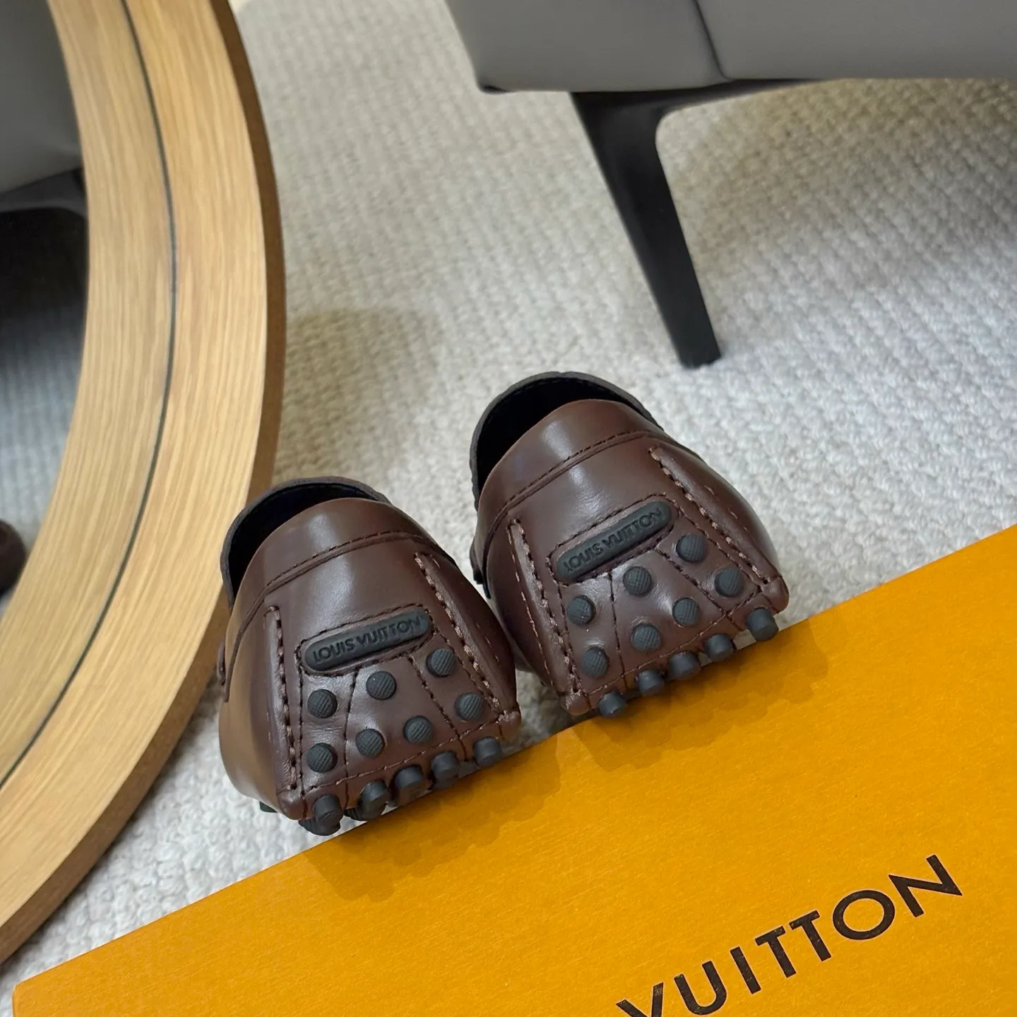 Men's men's shoes 💰420 (Yangli) LV 2⃣️0⃣️2⃣️5️⃣Spring and summer counter GLORIA series models ✈️Original factory special leather production, original last type. A classic driving slip-on casual shoe that shows an elegant style with exquisite craftsmanship details such as Monogram embossing all over the upper🌀Italian imported calfskin fabric Sheepskin foot pads➕Inside～Private mold replica sole Unique style Comfortable driving slip-on Size: 4-12 (38-46) Comes with [Counter packaging: original box, wrapping paper, card, instruction manual, shoehorn, cloth bag] No pressure to enter and leave the counter!